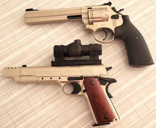 Pair colt government 1911 and - pair,